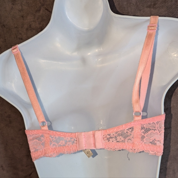 Victoria’s Secret Bra - Picture 2 of 3